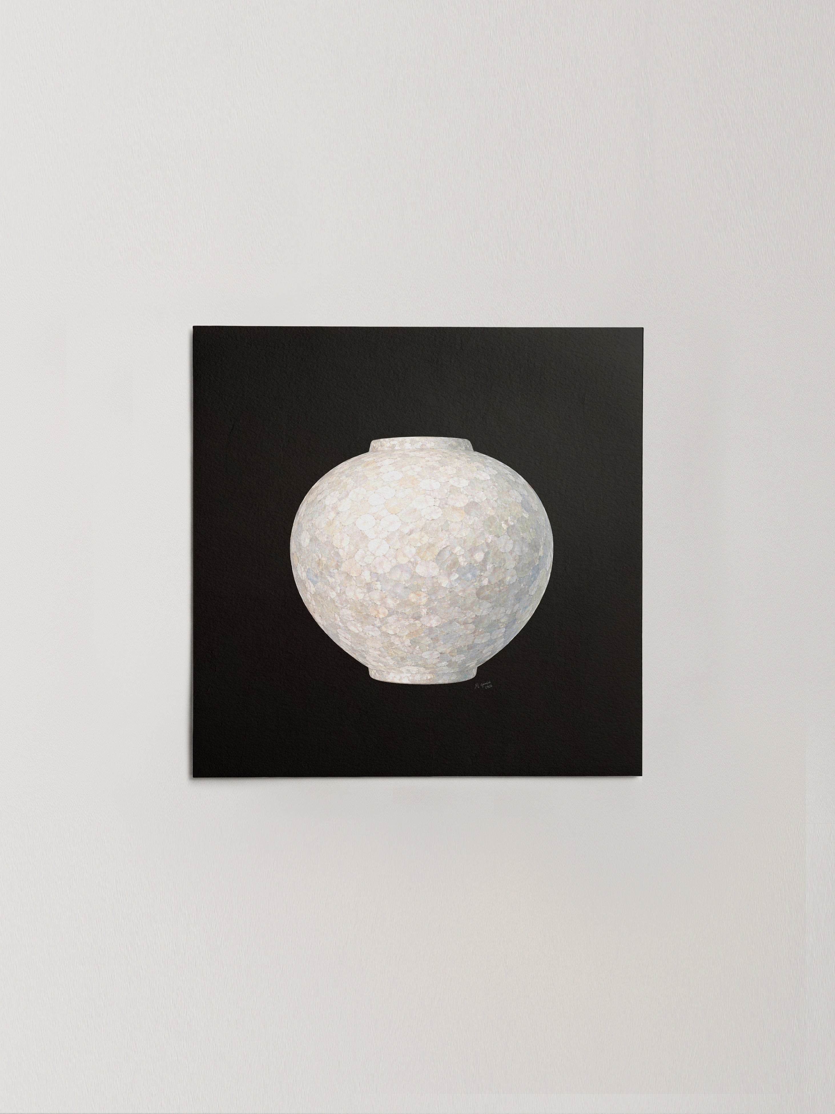 White Moon Jar in Black-thumbmail-7